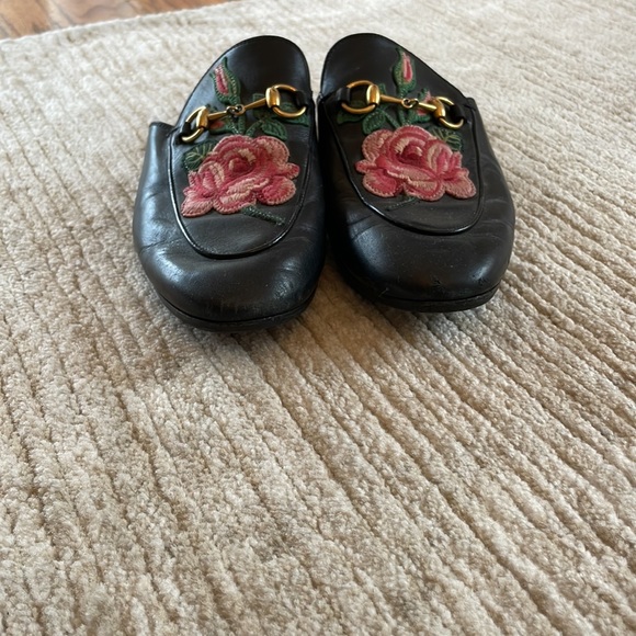 Authentic Gucci floral slides. 37.5 - Picture 5 of 6